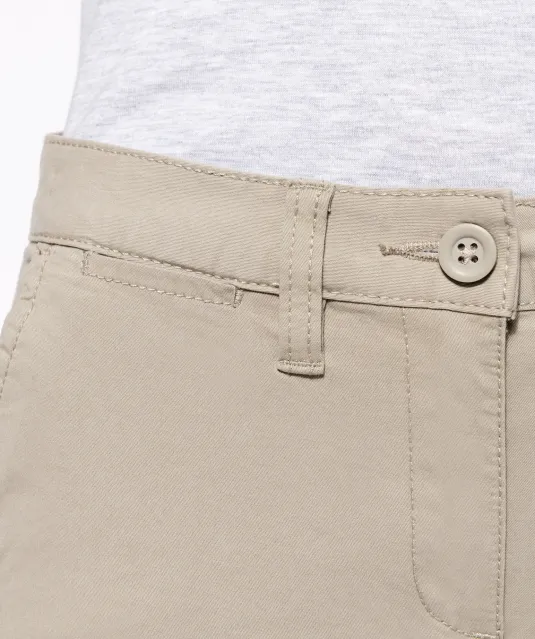 K749 - Enkelhoge broek voor dames Beige
