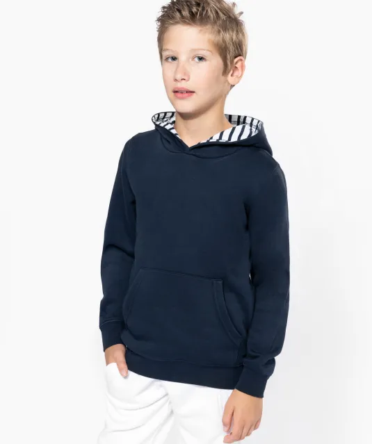K4014 - Unisex kindersweater met contrasterende capuchon met motief Black / Skate Graffiti