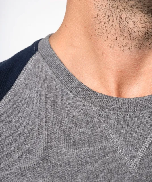 K491 - Tweekleurige herensweater BIO French Terry ronde hals raglanmouwen French Navy Heather / Grey Heather