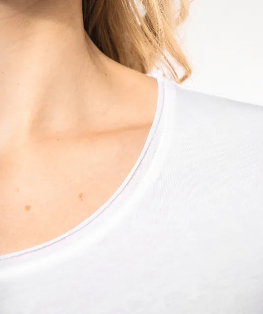 K399 - Bio dames-t-shirt kraag met onafgewerkte rand korte mouwen White