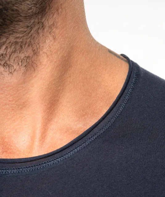 K398 - Bio T-shirt kraag met onafgewerkte rand korte mouwen Navy