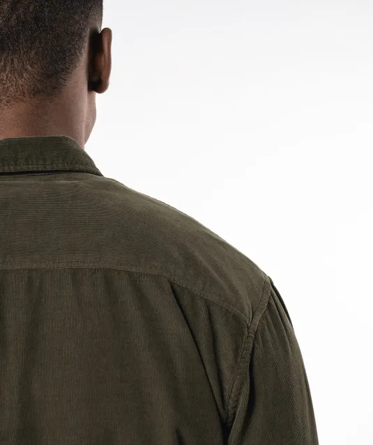 K599 - Heren overhemd met lange mouwen in ribfluweel Washed Brandy