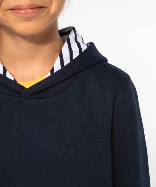 K4014 - Sweater met contrasterende capuchon met motief Black / Skate Graffiti