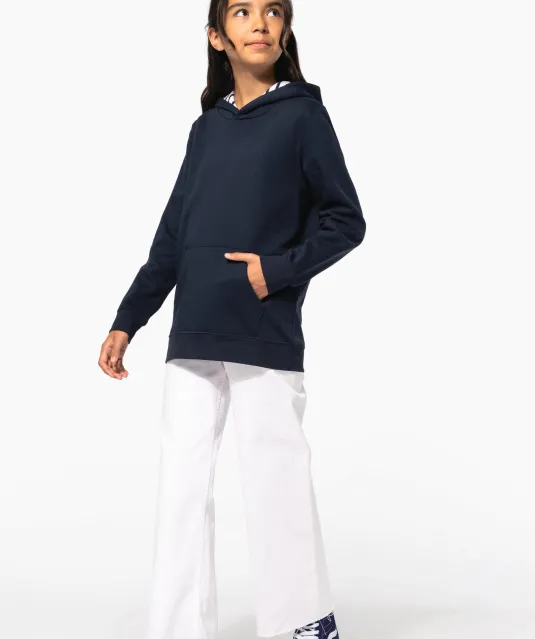 K4014 - Sweater met contrasterende capuchon met motief Black / Skate Graffiti