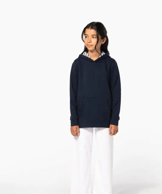 K4014 - Sweater met contrasterende capuchon met motief Black / Skate Graffiti
