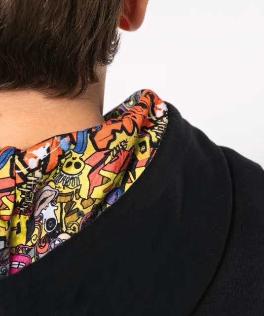K4014 - Sweater met contrasterende capuchon met motief Black / Skate Graffiti