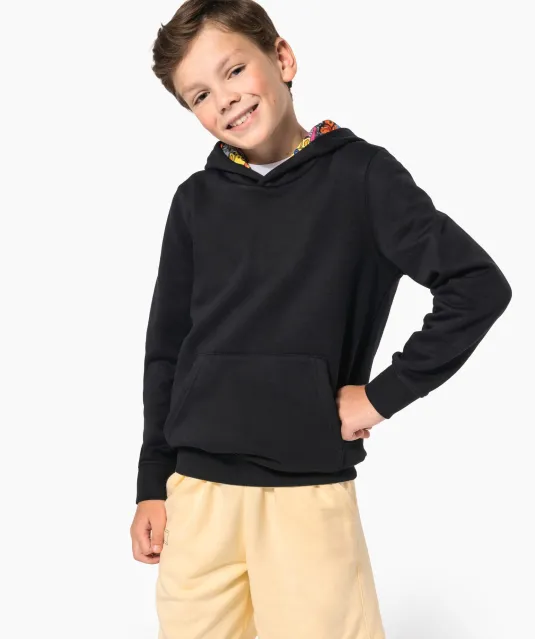K4014 - Sweater met contrasterende capuchon met motief Black / Skate Graffiti